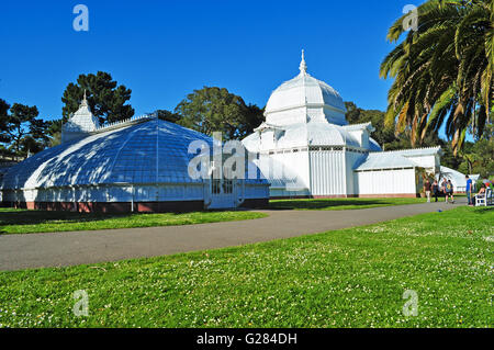 San Francisco: the Conservatory of Flowers, greenhouse and botanical garden that houses a collection of rare and exotic plants in Golden Gate Park Stock Photo