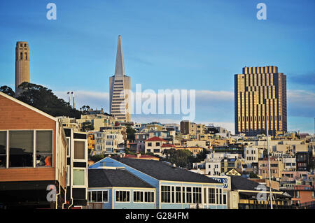 San Francisco, California, Usa: the skyline with the Transamerica Pyramid, the tallest skyscraper of the city, and the Coit Tower,  built in 1933 Stock Photo