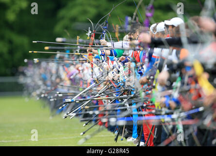 Archers practice during the European Archery Championships 2016 qualifying, at Nottingham University Campus. PRESS ASSOCIATION Photo. Picture date: Thursday May 26, 2016. See PA story ARCHERY Nottingham. Photo credit should read: Tim Goode/PA Wire. Stock Photo