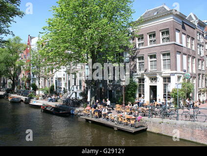 People drinking on canal terrace at Café ’t Smalle Drinken, Egelantiersgracht canal, downtown Amsterdam, Jordaan area, Netherlands Stock Photo