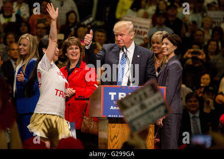 Anaheim, California, USA. 25th May, 2016. Republican presidential candidate DONALD TRUMP addresses supporters at the Anaheim Convention Center on Wednesday, May 25, 2016 in Anaheim, Calif. Credit:  Gabriel Romero/ZUMA Wire/Alamy Live News Stock Photo