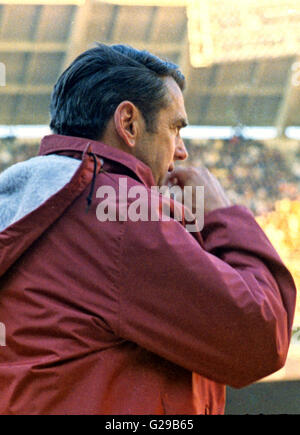 Washington, District of Columbia, USA. 23rd May, 2016. Washington Redskins head coach and general manager George Allen on the sidelines during the game against the Philadelphia Eagles at RFK Stadium in Washington, DC on Sunday, November 7, 1971. The Eagles and Redskins played to a 7 - 7 tie. Credit: Arnie Sachs/CNP © Arnie Sachs/CNP/ZUMA Wire/Alamy Live News Stock Photo