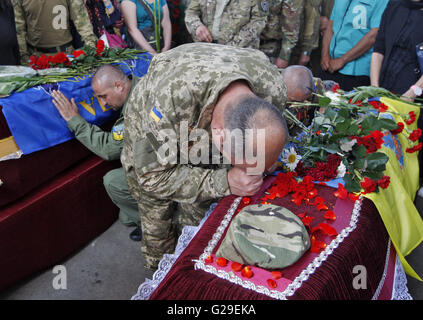 Kiev, Ukraine. 26th May, 2016. Comrades react in front of the coffins during the funeral ceremony of two fighters of the 'Aydar' volunteers battalion Nikolay Kulyba and Sergey Baula, who were killed in the eastern Ukraine conflict, at Independence Square in Kiev. Credit:  Vasyl Shevchenko/Pacific Press/Alamy Live News Stock Photo