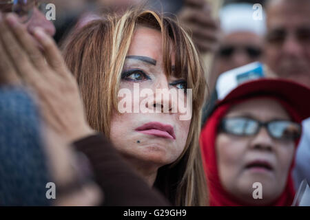 Cairo, Egypt. 26th May, 2016. A woman participates in a march mourning the victims of crashed EgyptAir Flight MS804 plane in Cairo, Egypt, May 26, 2016. A massive candlelight march has been held Thursday evening near the Opera House here in the Egyptian capital city over the recent EgyptAir plane crash with the participation of senior officials including the Egyptian aviation minister and the French ambassador to Cairo. Credit:  Meng Tao/Xinhua/Alamy Live News Stock Photo