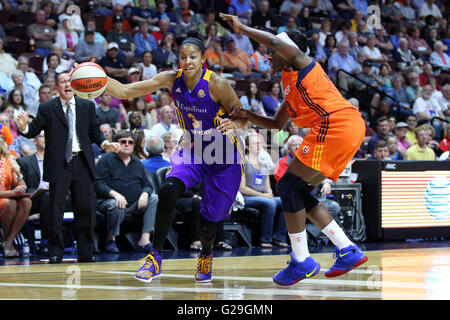 Mohegan Sun Arena. 26th May, 2016. CT, USA; Los Angeles Sparks forward Candace Parker (3) drives to the basket against Connecticut Sun forward Chiney Ogwumike (13) during the first half of an WNBA basketball game between the Connecticut Sun and Los Angeles Sparks at Mohegan Sun Arena. Anthony Nesmith/Cal Sport Media/Alamy Live News Stock Photo