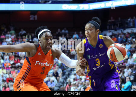 Mohegan Sun Arena. 26th May, 2016. CT, USA; Los Angeles Sparks forward Candace Parker (3) drives to the basket against Connecticut Sun center Kelsey Bone (3) during the first half of an WNBA basketball game between the Connecticut Sun and Los Angeles Sparks at Mohegan Sun Arena. Anthony Nesmith/Cal Sport Media/Alamy Live News Stock Photo