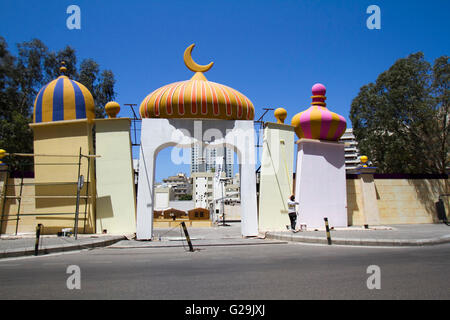 Beirut Lebanon. 27th May 2016. Islamic decorations in Beirut for the holy month of Ramadan which begins when the first crescent of a new moon is sighted, a month spent by Muslims fasting during the daylight hours from dawn to sunset Credit:  amer ghazzal/Alamy Live News Stock Photo