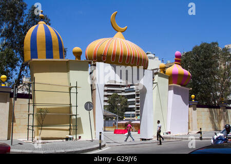 Beirut Lebanon. 27th May 2016. Islamic decorations in Beirut for the holy month of Ramadan which begins when the first crescent of a new moon is sighted, a month spent by Muslims fasting during the daylight hours from dawn to sunset Credit:  amer ghazzal/Alamy Live News Stock Photo