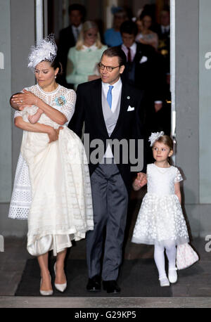 Stockholm, 27-05-2016 Crown Princess Victoria, Prince Daniel, Princess Estelle and Prince Oscar Christening of HRH Prince Oscar Carl Olof in the Royal Chapel at the Royal Palace of Stockholm Arrival RPE/Albert Nieboer/Netherlands OUT - NO WIRE SERVICE - Stock Photo