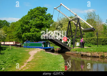 A narrow boat passes under a lift bridge on the Llangollen Canal at Whitchurch, Shropshire, UK Stock Photo