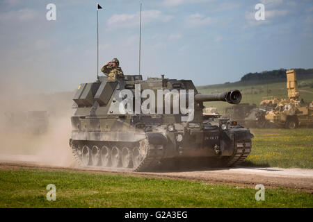 British Army AS90 self propelled gun of the Royal Artillery Regiment in action on Salisbury Plain in Wiltshire, UK Stock Photo