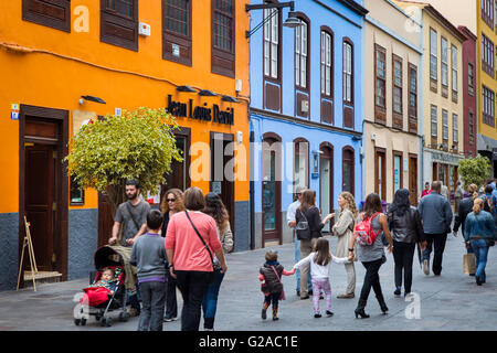 Shoppers in old Santa Cruz de Tenerife, Canary Islands, Spain Stock Photo