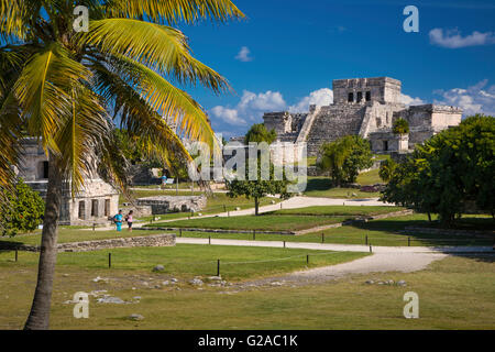 Ruins of the Mayan temple grounds at Tulum, Quintana Roo, Yucatan, Mexico Stock Photo