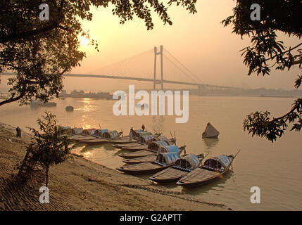Second Hooghly Bridge at sunset, Kolkata, West Bengal, India Stock Photo