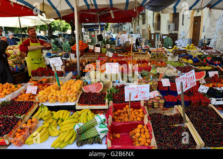 Fruit and vegetables in Mercato il Capo street market in Palermo, Sicily, Italy Stock Photo