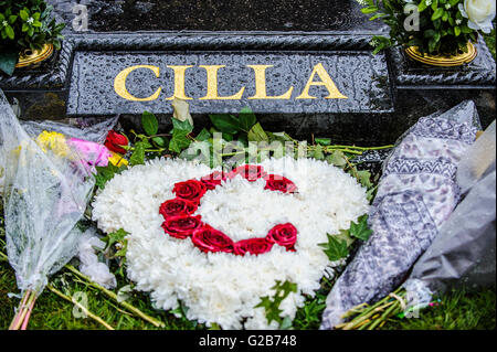 Gravestone of Cilla Black, Liverpool Singer and TV Star , in Allerton Cemetery, Liverpool, UK Stock Photo