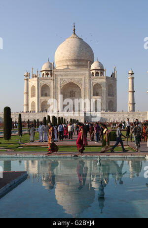 Tourists in front of the Taj Mahal, Agra, Uttar Pradesh, India Stock Photo