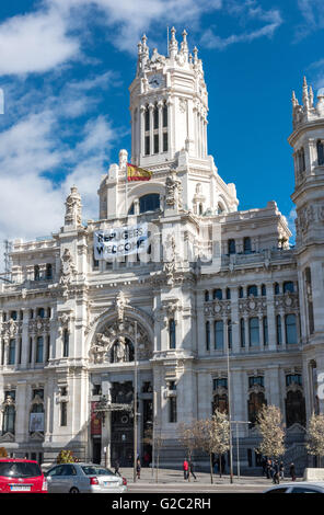 MADRID, SPAIN - 5th April 2016: A banner welcoming refugees hangs from the Cybele Palace, Madrid's City Hall on the Plaza de Cib Stock Photo