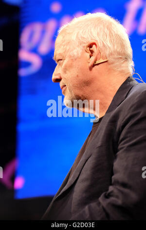 Hay Festival - May 2016 - Guitarist Dave Gilmour on stage at Hay Festival talking about their latest album Rattle That Lock. Stock Photo