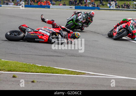 Donington Park,  UK. 28th May, 2016. #7 Chaz Davies crashes out of the lead of race one exiting Goddards corner Credit:  steven roe/Alamy Live News Stock Photo