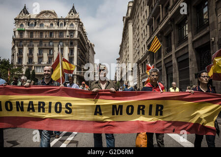 May 28, 2016 - Barcelona, Catalonia, Spain - Spanish Legionaries protest behind their banner as more than thousand march against Barcelona's Mayoress Colau and a hypothetical independence of Catalonia on the Spanish Armed Forces Day through Barcelona (Credit Image: © Matthias Oesterle via ZUMA Wire) Stock Photo