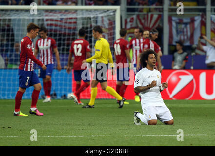 Milan, Italy. 28th May, 2016. UEFA Champions League Final between Real Madrid and Atletico de Madrid at the San Siro stadium in Milan, Italy. Marcelo praying after his team (Ramos) scored the first goal. © Action Plus Sports/Alamy Live News Stock Photo