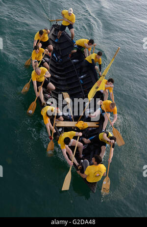 Zagreb, Croatia. 28th May, 2016. A rowing team competes during Neretva boat race at Jarun Lake, in Zagreb, capital of Croatia, May 28, 2016. A dozen of rowing crews who participated in the traditional Boat Marathon competed in Zagreb on Saturday. © Miso Lisanin/Xinhua/Alamy Live News Stock Photo