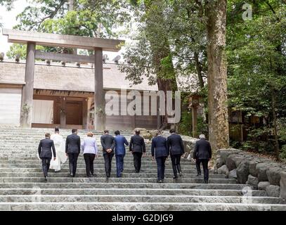 World leaders at the G7 Summit meeting walk up the steps to enter the Mikakiuchi at the Shogu of the Ise-Jingu Shrine May 26, 2016 in Ise, Mie Prefecture, Japan. Stock Photo