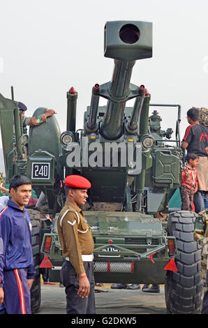 155 mm Bofors Gun, the main artillery gun of the Indian Army, during display on Indian Army Day, Kolkata, West Bengal, India Stock Photo