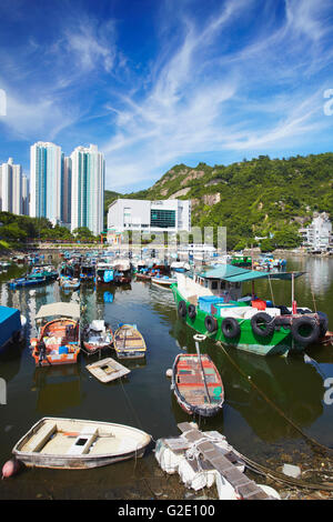 Boats in harbour of Lei Yue Mun fishing village, Kowloon, Hong Kong, China Stock Photo