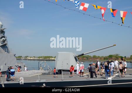 New York, USA. 27th May, 2016. fleet week 2016 new york brooklyn New York uss bainbridge sailors touring tourists  flags Credit:  simon leigh/Alamy Live News Stock Photo