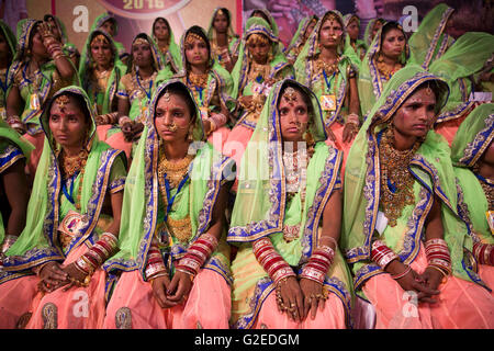 Mumbai, India. 29th May, 2016. Differently abled couples at Viklangvivah, mass wedding of differntly abled couples in Mumbai, India. Credit:  Chirag Wakaskar/Alamy Live News Stock Photo