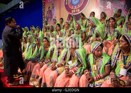 Mumbai, India. 29th May, 2016. Differently abled couples at Viklangvivah, mass wedding of differntly abled couples in Mumbai, India. Credit:  Chirag Wakaskar/Alamy Live News Stock Photo