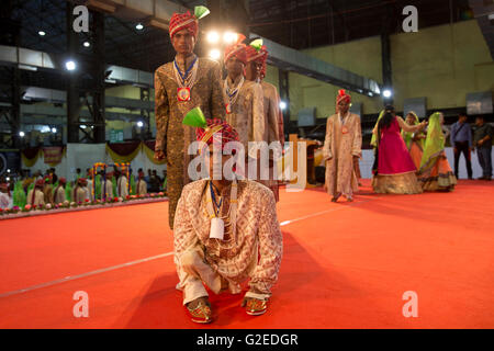 Mumbai, India. 29th May, 2016. Differently abled couples at Viklangvivah, mass wedding of differntly abled couples in Mumbai, India. Credit:  Chirag Wakaskar/Alamy Live News Stock Photo