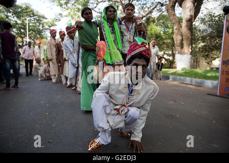 Mumbai, India. 29th May, 2016. Differently abled couples at Viklangvivah, mass wedding of differntly abled couples in Mumbai, India. Credit:  Chirag Wakaskar/Alamy Live News Stock Photo