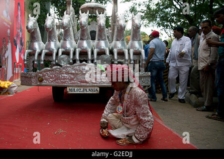 Mumbai, India. 29th May, 2016. Differently abled couples at Viklangvivah, mass wedding of differntly abled couples in Mumbai, India. Credit:  Chirag Wakaskar/Alamy Live News Stock Photo