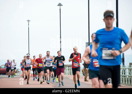 Edinburgh, UK. 29th May, 2016. Edinburgh Marathon Festival: Runners in the Edinburgh Half Marathon reach the half way point along Portobello Promenade.  Fast & flat, the Edinburgh Half Marathon follows the marathon course which was voted the fastest marathon in the UK by Runners World, ideal if it’s your first half marathon or you are looking for a PB. The Edinburgh Half Marathon has sold out every year since 2012 and is one of the largest half marathons in the UK Credit:  Andrew O'Brien  / Alamy Live News Stock Photo