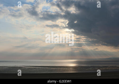 Morecambe,Lancashire,United Kingdom,29th May 2016.  The Suns Ray's break through the clouds that brought Morecambe's Bank Holiday Sunday to a Close Credit:  David Billinge/Ģ����ý Live News Stock Photo