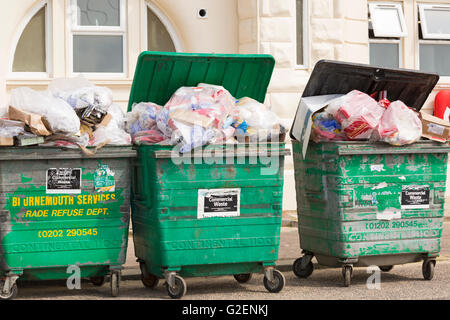 Bournemouth, Dorset, UK 30 May 2016. Lots of rubbish - as the bins on the promenade at Bournemouth are overflowing on Bank Holiday Monday Credit:  Carolyn Jenkins/Ģ����ý Live News Stock Photo