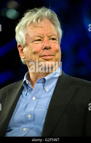 Richard Thaler Professor of Behavioral Science and Economics speaking on stage at Hay Festival 2016 Stock Photo