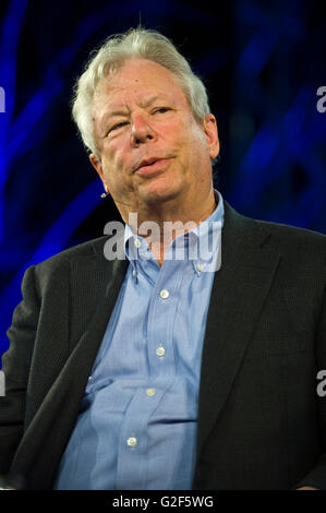 Richard Thaler Professor of Behavioral Science and Economics speaking on stage at Hay Festival 2016 Stock Photo