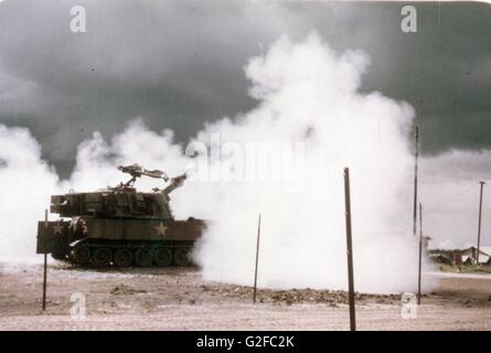 American 155mm Artillery fires from Australian Task Force base at Nui Dat ,Phuoc Tuy Province, Vietnam War Stock Photo
