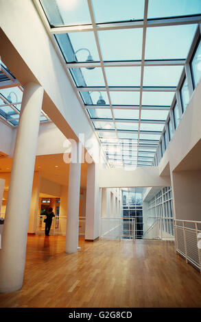 Germany - Frankfurt. Kunsthandwerk Museum designed by Richard Meier and opened in 1985 Stock Photo