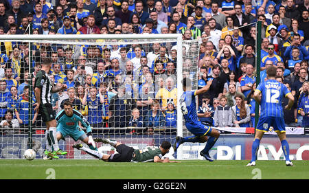 AFC Wimbledon's Lyle Taylor (centre - right) scores his side's first goal of the game during the Sky Bet League Two Play-Off Final match at Wembley Stadium, London. Stock Photo