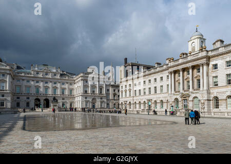 The Fountain Court at Somerset House, London,  looking towards the Courtauld Institute of Art and Courtauld Gallery, England, UK Stock Photo