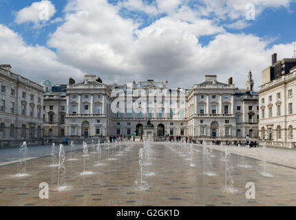 The Fountain Court at Somerset House looking towards the Courtauld Institute of Art and Courtauld Gallery, London, England, UK Stock Photo