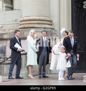 Royal Baptism in Sweden May 2016 – Prince Oscar of Sweden. Princess Estelle waves Stock Photo