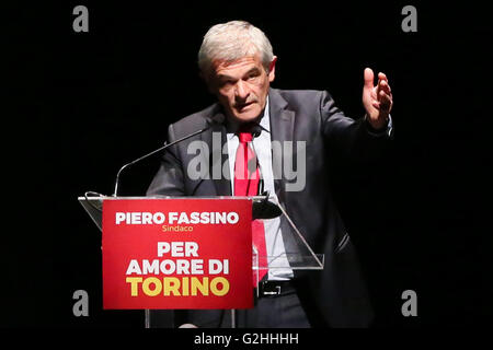Torino, Italy. 30th May, 2016. President of the Piedmont Region Sergio Chiamparino speaks at the Teatro Alfieri, for the closing of the election campaign of the PD (Democratic Party). © Elena Aquila/Pacific Press/Alamy Live News Stock Photo