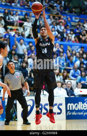 Ota-City General Gymnasium, Tokyo, Japan. 30th May, 2016. Kosuke Kanamaru (Aisin), MAY 30, 2016 - Basketball : National Basketball League 'NBL' Playoff FINALS 2015-2016 GAME 3 match between Toshiba Brave Thunders 88-73 AISIN SeaHorses Mikawa at Ota-City General Gymnasium, Tokyo, Japan. © Sho Tamura/AFLO SPORT/Alamy Live News Stock Photo