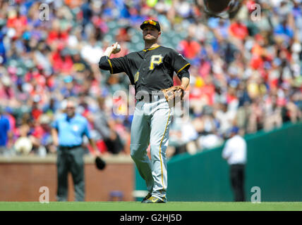 May 29, 2016: Pittsburgh Pirates shortstop Jordy Mercer #10 during an MLB game between the Pittsburgh Pirates and the Texas Rangers at Globe Life Park in Arlington, TX Texas defeated Pittsburgh 6-2 Albert Pena/CSM Stock Photo